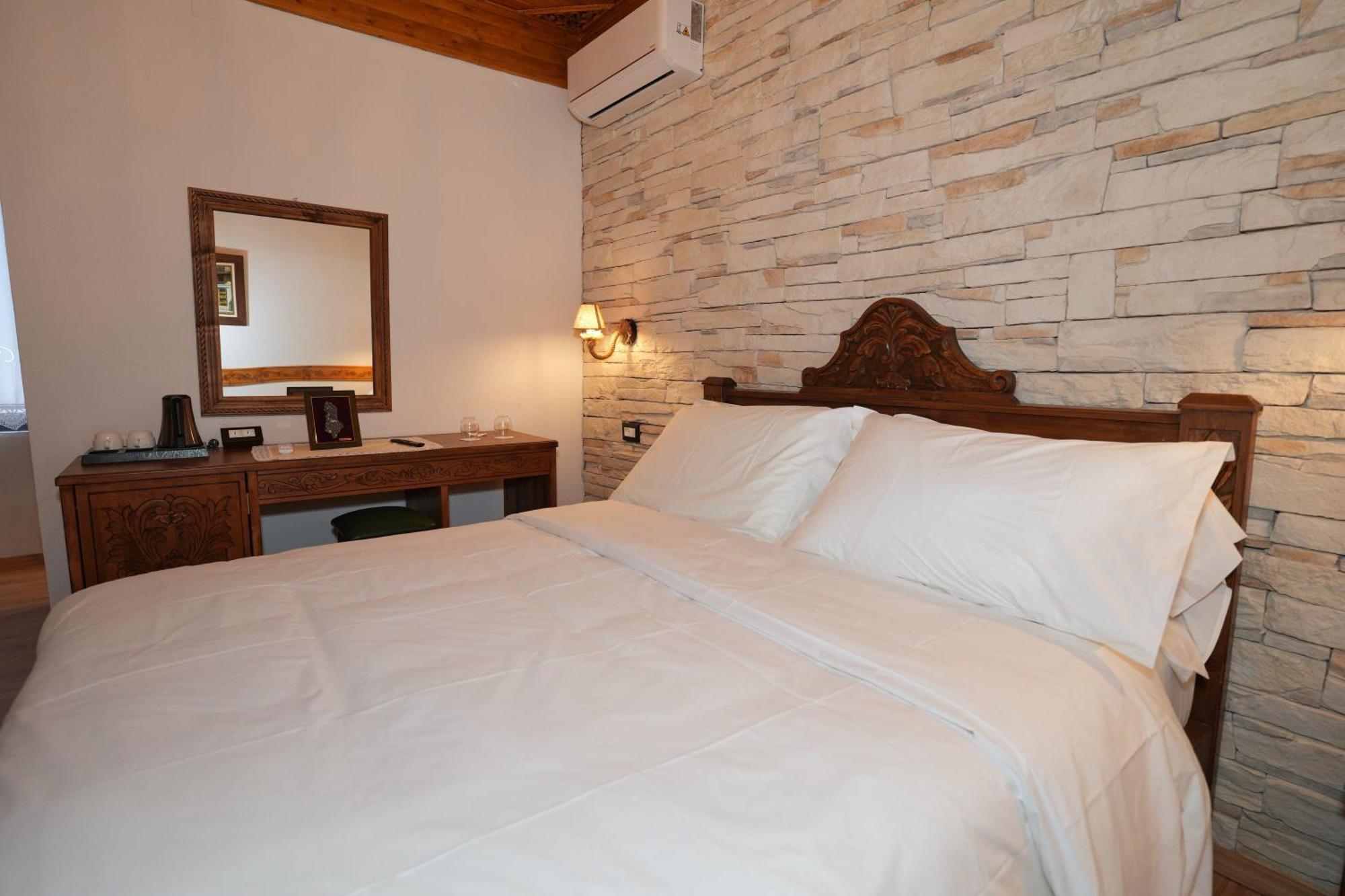 City Street Hotel Gjirokaster Bilik gambar