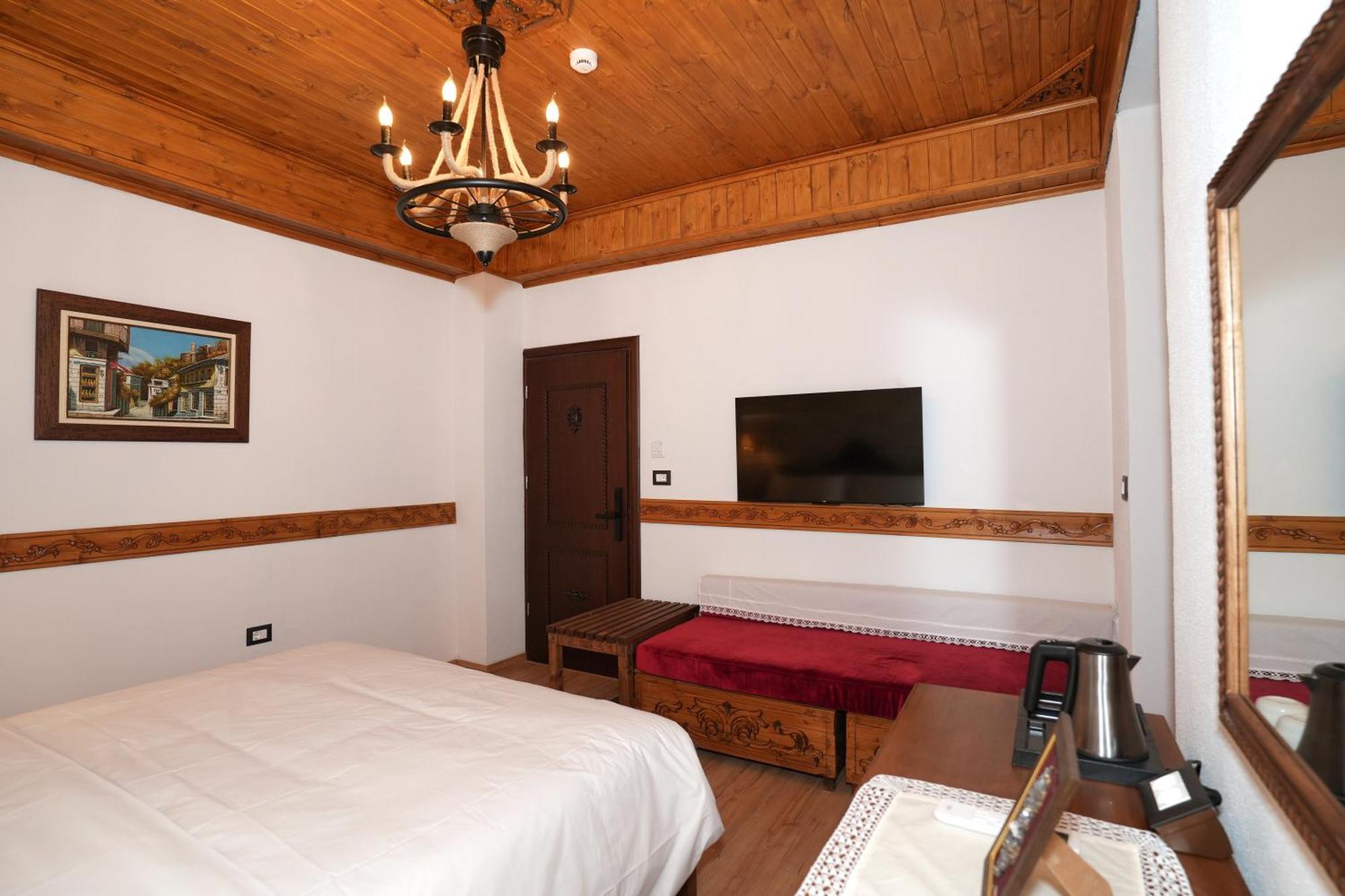 City Street Hotel Gjirokaster Bilik gambar