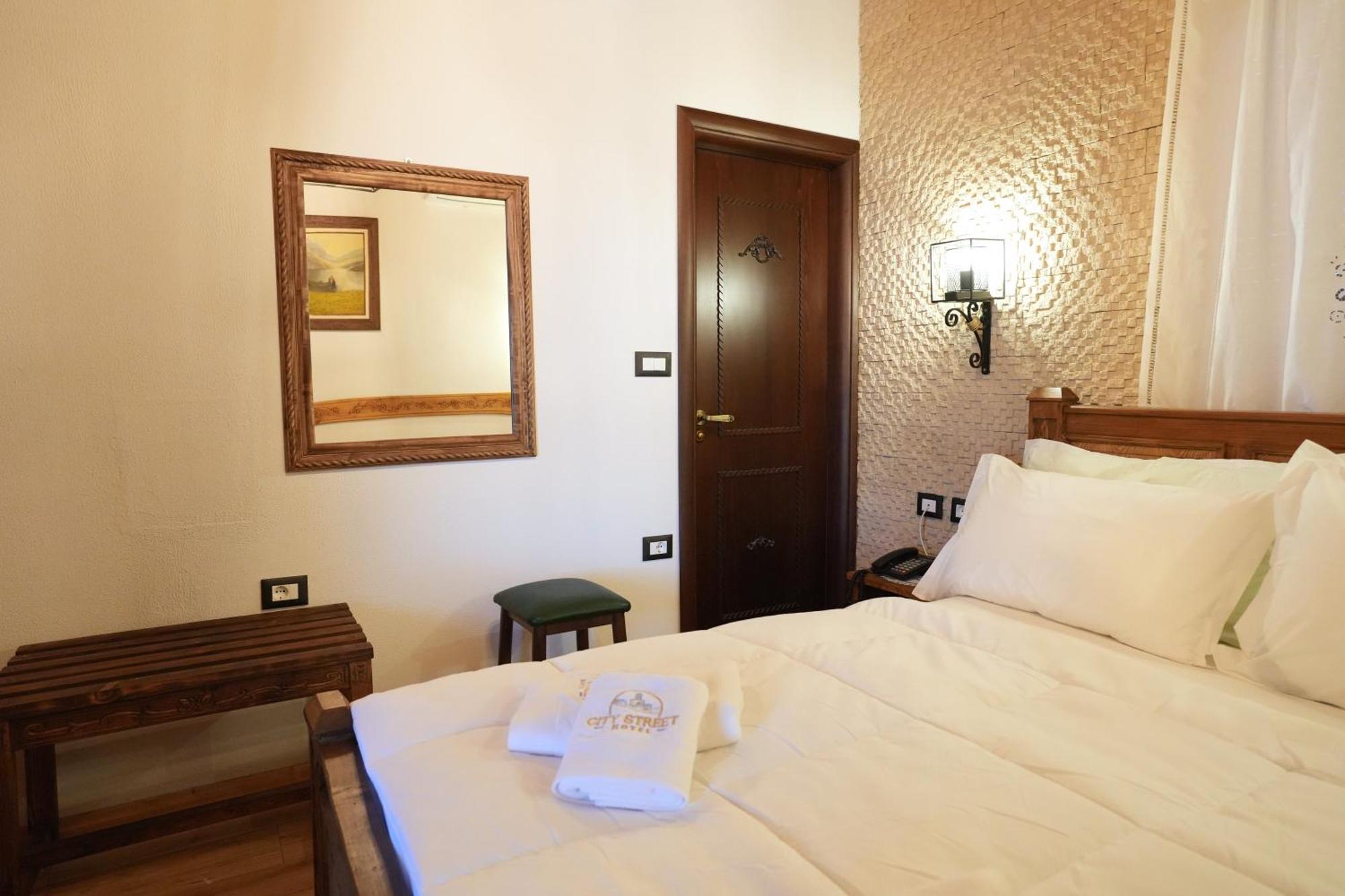 City Street Hotel Gjirokaster Luaran gambar