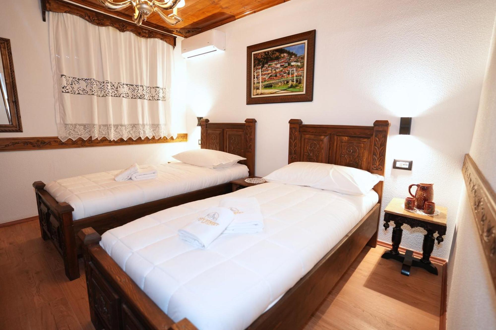 City Street Hotel Gjirokaster Bilik gambar