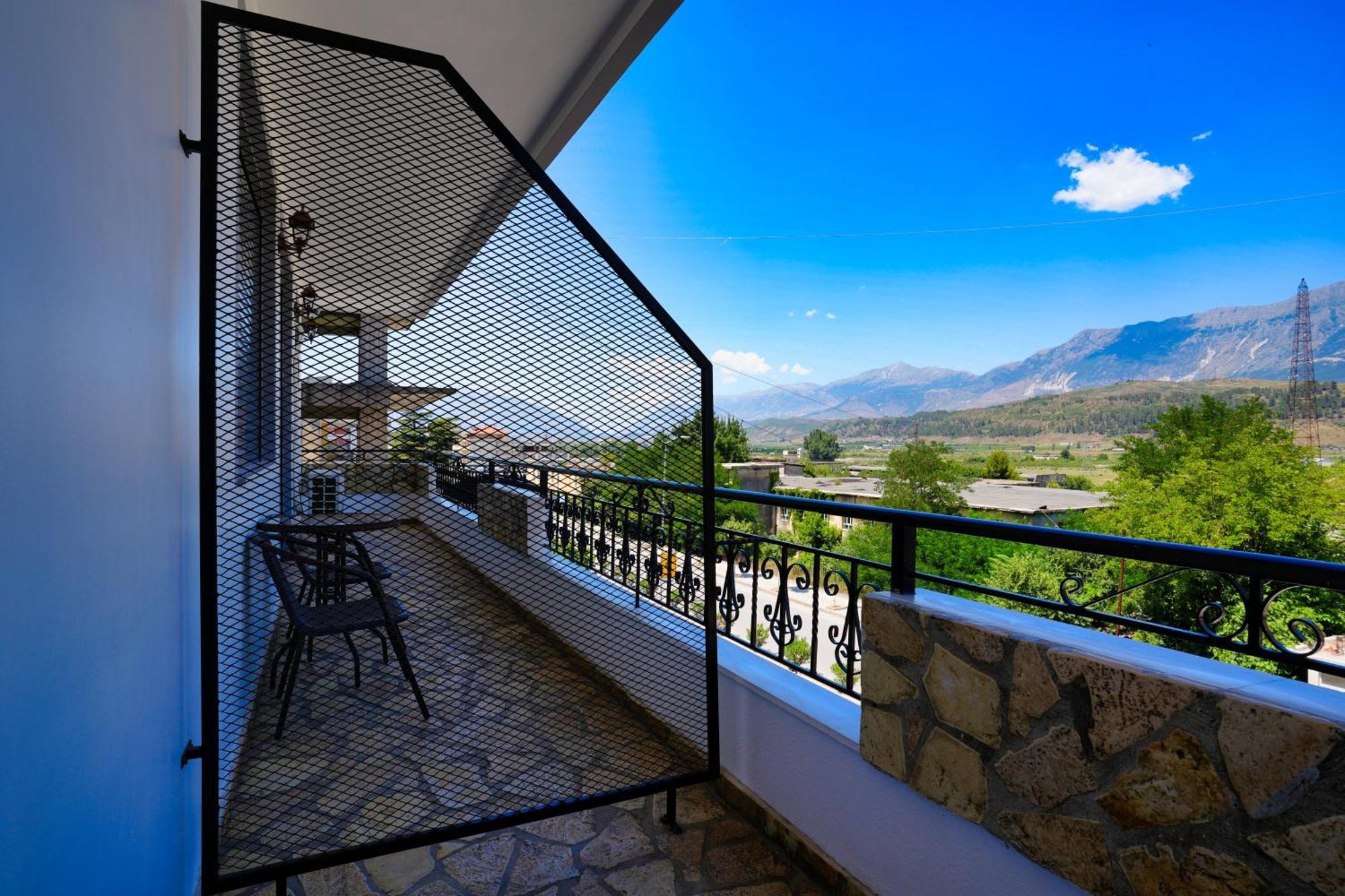 City Street Hotel Gjirokaster Bilik gambar