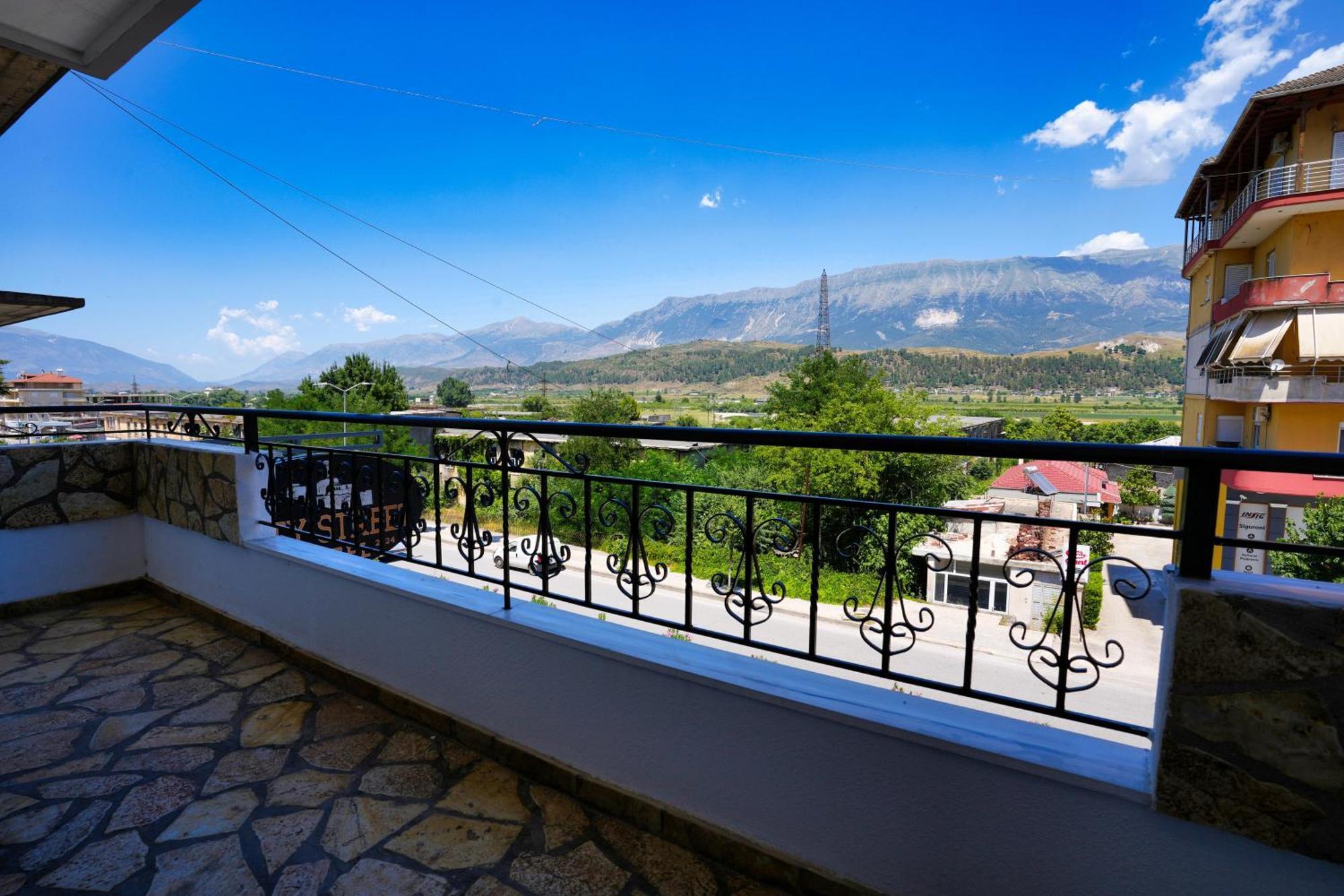City Street Hotel Gjirokaster Luaran gambar